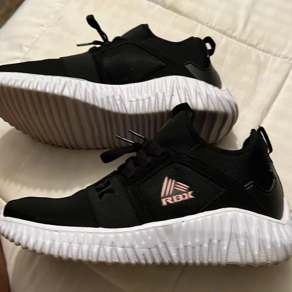 Reebok Sneaker - Picture 2 of 8